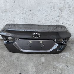 2018 2024TOYOTA CAMRY SE SPORT REAR DOOR TRUNK LID  OEM