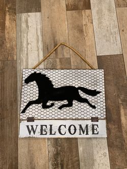 Horse welcome sign and table decor