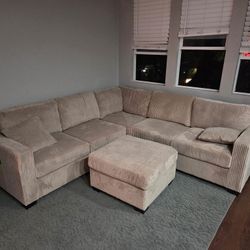 New Sectional Couch with USB and Ottoman! Free Delivery 🚚! Free Assembly! 