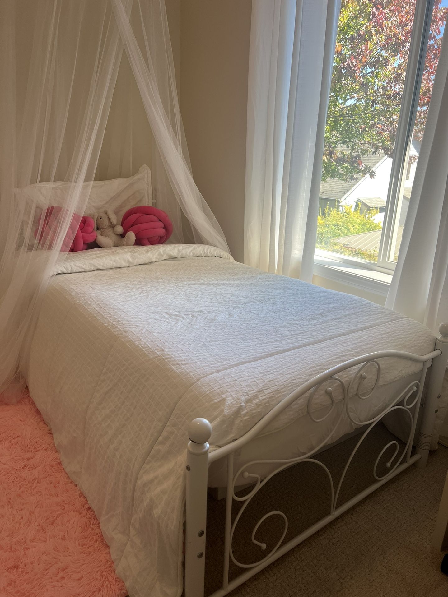 Twin bed 