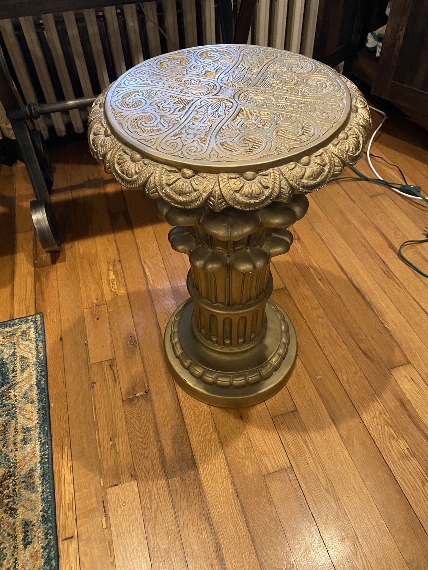 Vintage Column side table/plant Stand 
