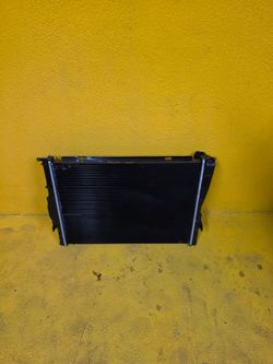 2007 - 2013 BMW E90 E92 E93 328i N52 N51 Engine Main Radiator CSF (like new)