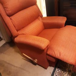 Lazy Boy Swivel Recliner In Excellent Condition