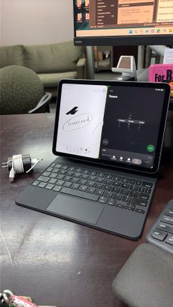 Apple iPad  air 5 m1 with Magic Keyboard Case