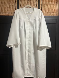 White Cap And Gown 5’4-5’6