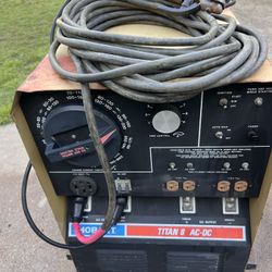 HOBART TITAN 8 ENGINE WELDER - AC/DC with Kohler Magnum 18 HP Gas Engine + 100 ft Leads