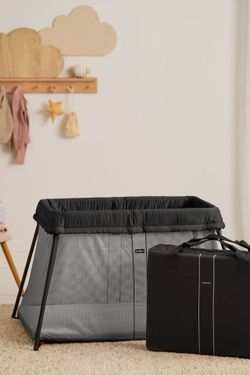 Baby Bjorn Travel Crib- Black
