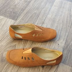 WOMEN'S EASY SPIRIT BROWN SLIP ON LOAFERS VF SIZE 7.5M