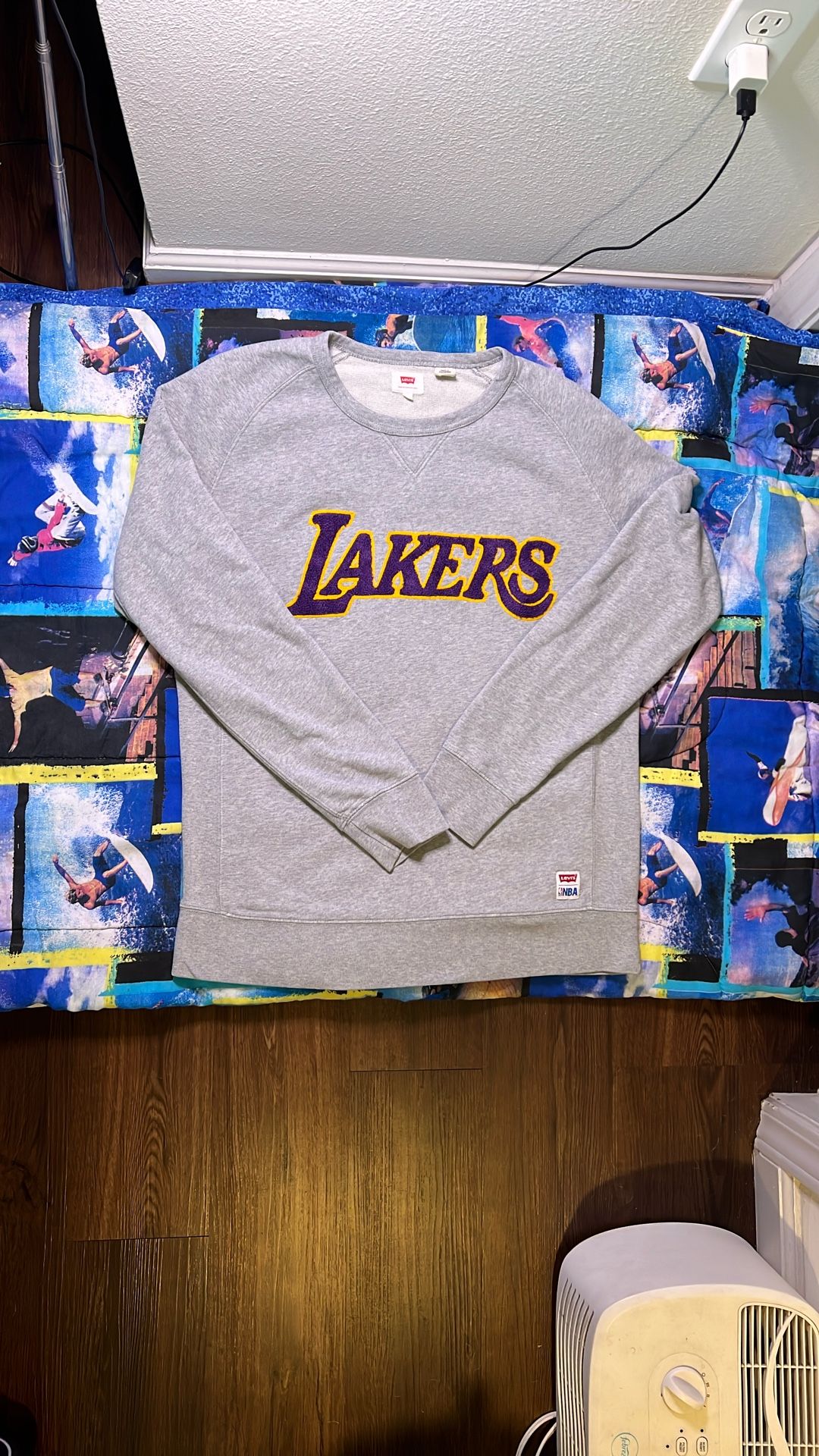 Levi’s NBA Collab Lakers Sweater Size L