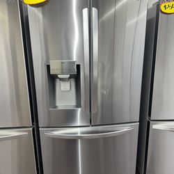 Stainless Refrigerator Makes Craft Ice 