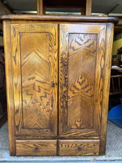 Vintage Solid Oak Armoire / Wardrobe – Beautiful Grain Detail
