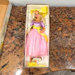 Vintage 1995 Avon Exclusive Special Edition Spring Blossom Barbie doll