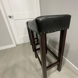 2 Counter stools 