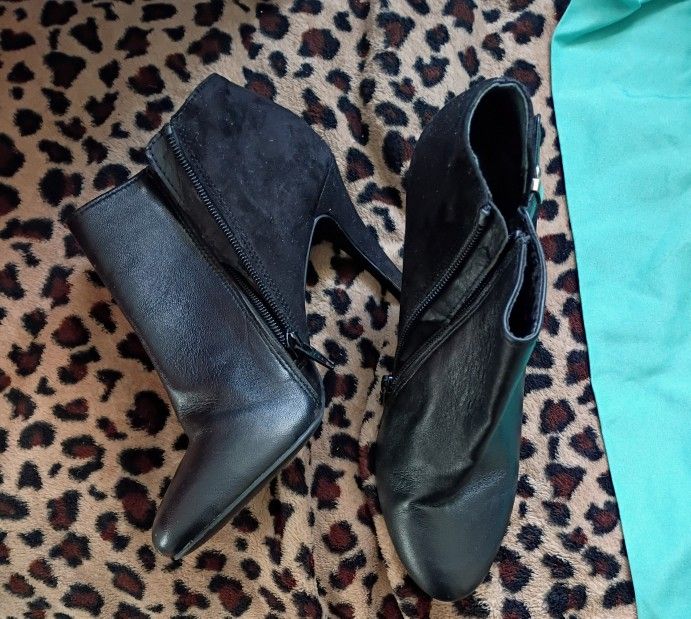 Vintage Leather Ankle High Heels_Size 7.5 (Womens)