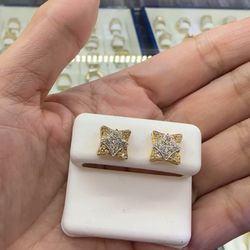 10K DIAMOND EARRINGS