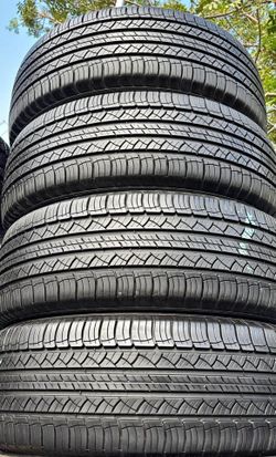 235/65/18 Michelin đđ Vendo un set de llantas con 80% de vida las 4 đđ
