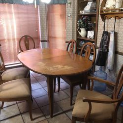 Dinning Room table with 6 Chairs