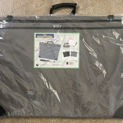 Artist Portfolio —- Calling All Art Students!  23”x31” - Brand New! 