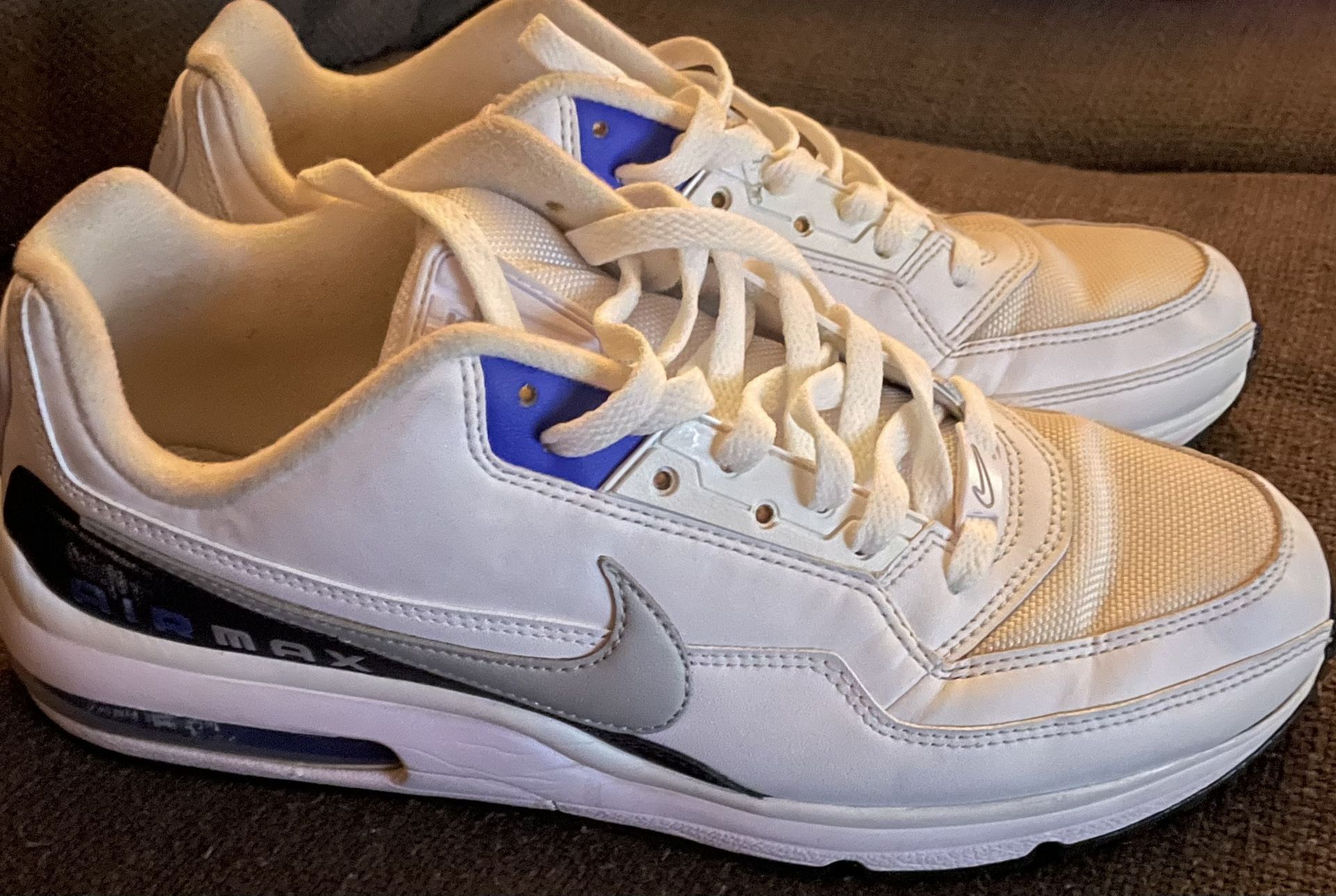 Nike Men's Air Max LTD 3 Premium Leather Lifestyle Shoe