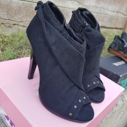 Black Heels Peep toe Shoes... Tacones. Tacón. Zapatos Negros