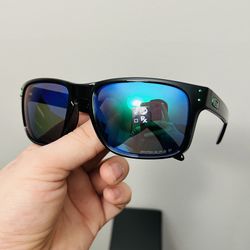 NEW Polarized Oakley Holbrook With Original Packaging 