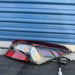 Toyota Camry 2018 2019 2020 .. 2021 2022 2023 Right Side Tail Light OEM