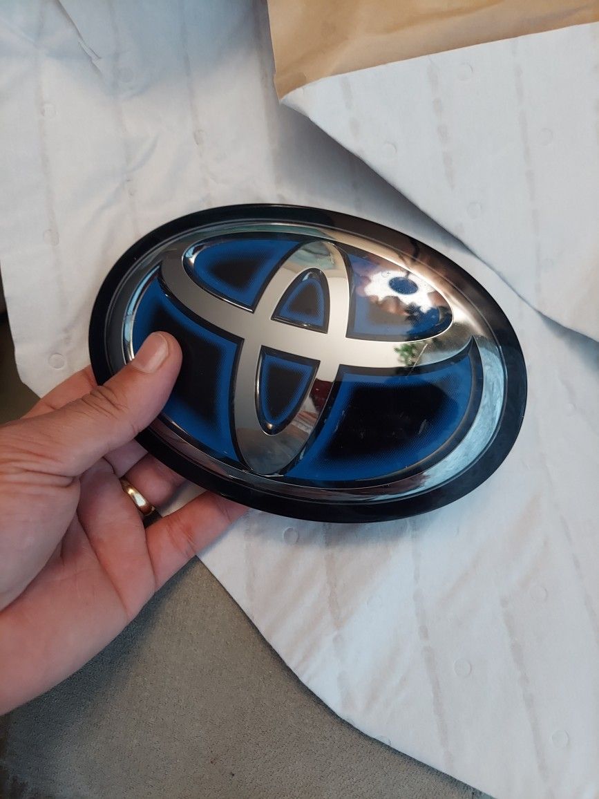 Genuine Toyota Grill Emblem 53141-33130 53141-33140 Prius Pre-Collision JDM OEM