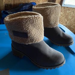 Brand new women’s Boots /shoes/reefs/Sz-6