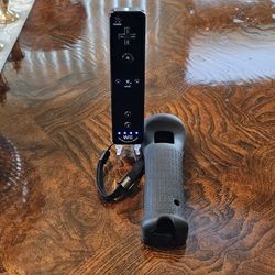 Nintendo Wii Wireless Motion Plus  Black Controller & Cover Sleeve / Super Mario Bros / Yoshi / Luigi / Princess Peach / Gaming / Video Games / Sonic 