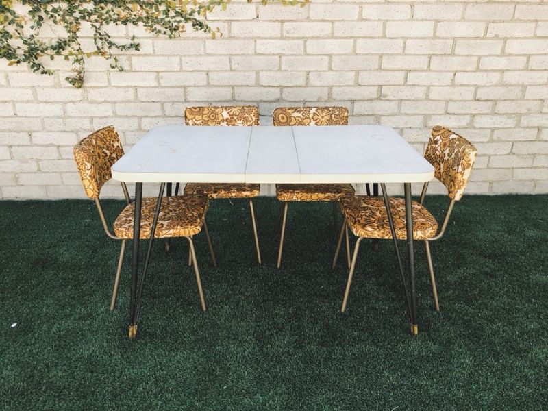 Douglas best sale dinette sets