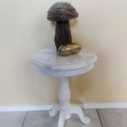 Elegant Marble Pedestal Table – Modern White Accent Stand