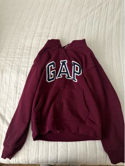 burgundy gap sweater