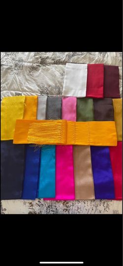 Rebozos o chalinas mexicanas. Varios colores