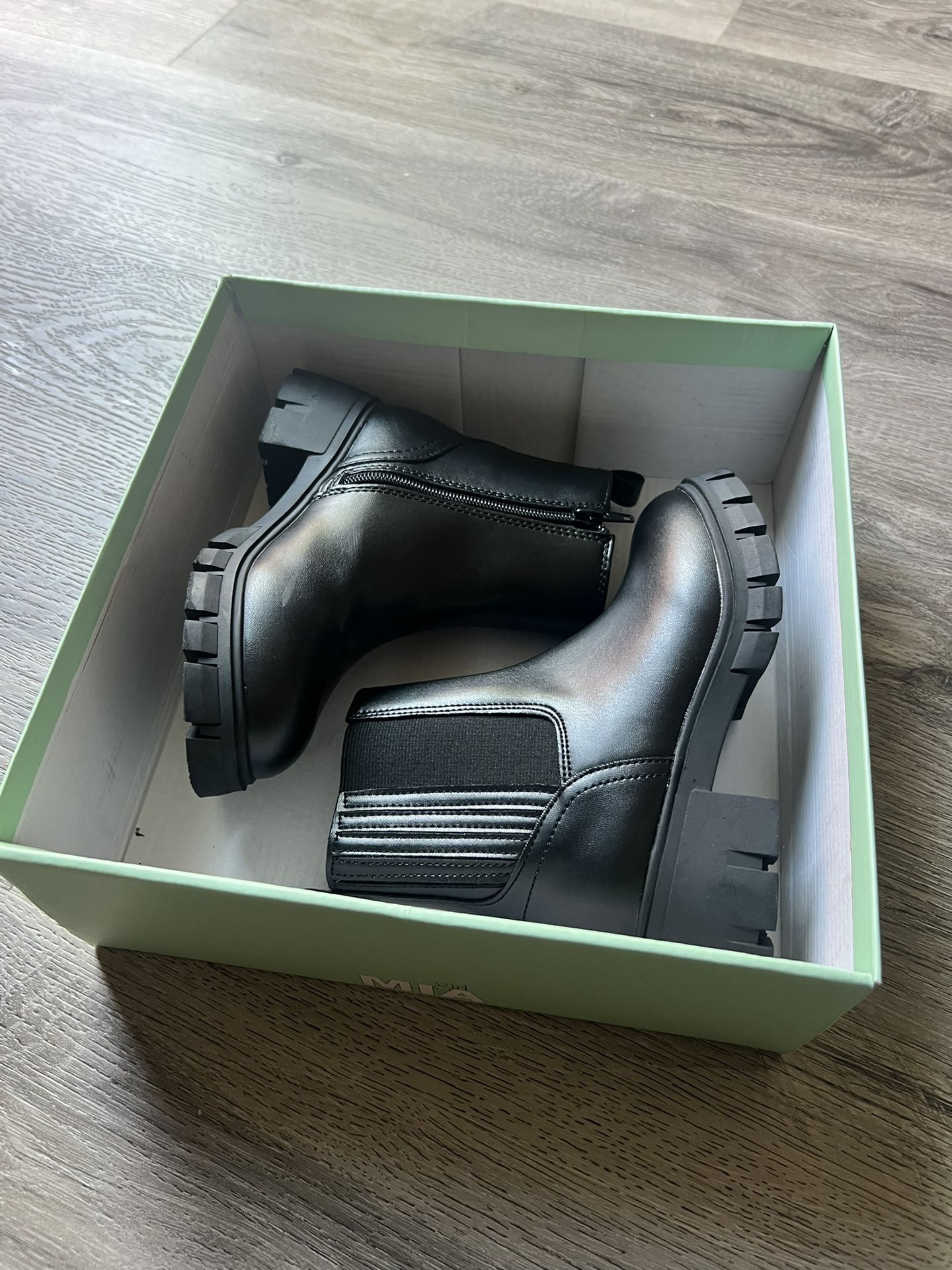 Kids black boots new never been used size 13