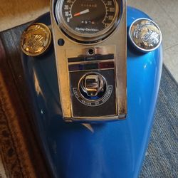 Harley tanks, Fenders, Parts 