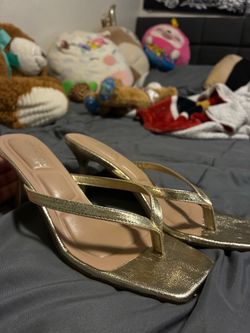 Top Modea Gold heels Size: 7.5