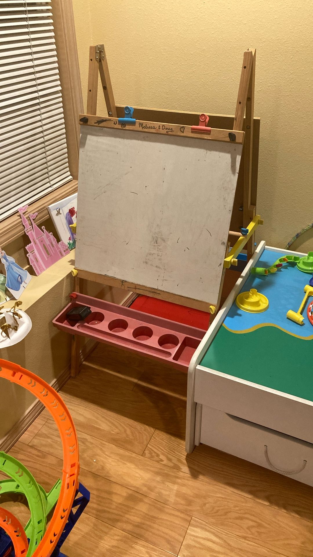 Melissa & Doug Wooden Art Easel