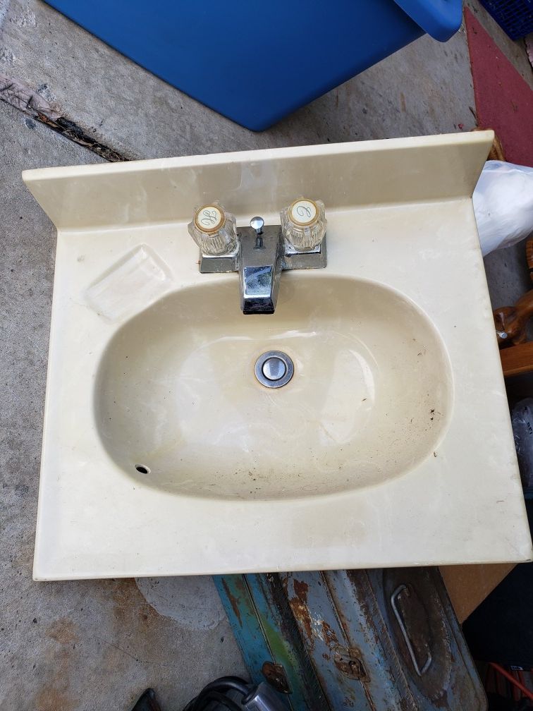 Small sink w hardware