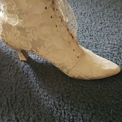 Ivory Died Lace Booties Size 7.5 