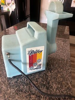 Snow cone machine