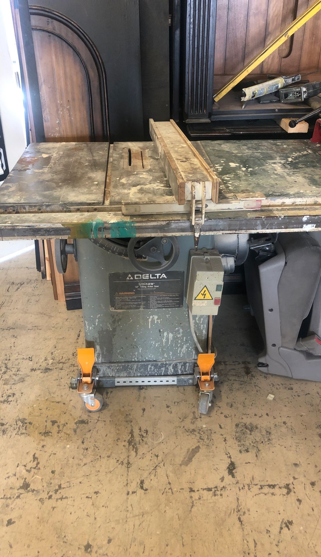 Table saw Delta