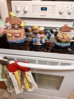 Ceramic 2 Tea Pots 1 Cookie Jar 