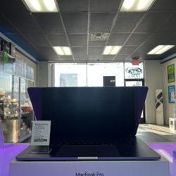 Apple 18” 2018 MacBook Pro - 256GB SSD Space Gray 