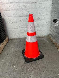 28” safety cones