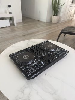 Roland DJ-202 DJ Controller – Great Condition