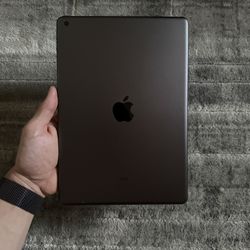 Apple iPad 9.7” (5th/6th Gen) – Space Gray – Great Condition – Works Perfect
