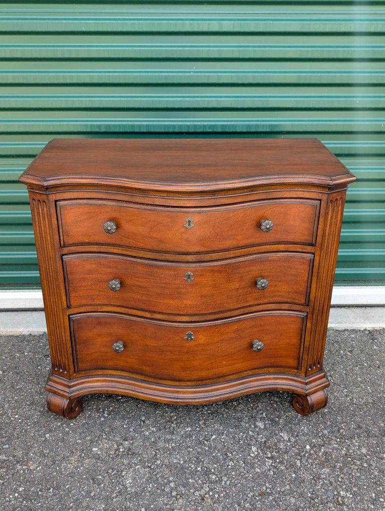 Ethan Allen Vintage Serpentine Front Tuscan Style 3-Drawer Night Stand Bachelor Chest