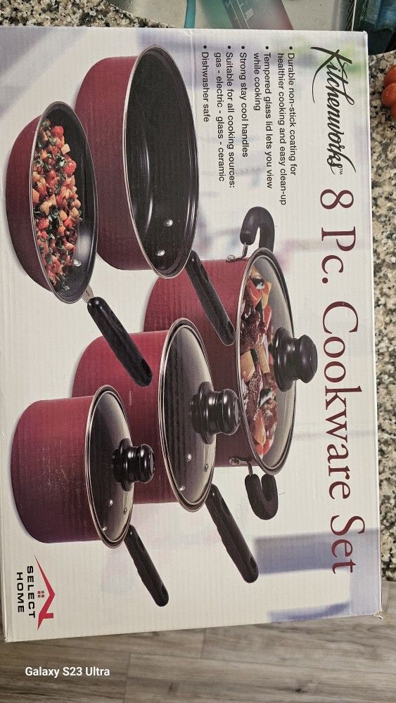 Brand New Kitchenworks 8 PC Cookset