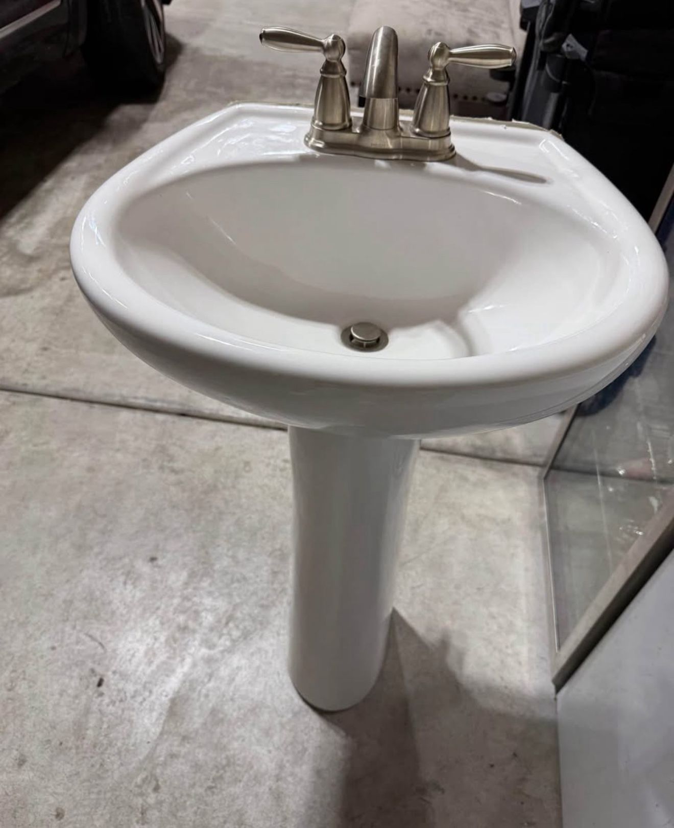 Pedestal Sink With Moen Facuet