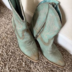 Corral Women's Mint J Toe Ankle Shortie Cowgirl Boots with Zipper